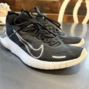 Nike Free Run Flyknit NN Women's Size 6 Running Shoes Black Athletic Sneakers